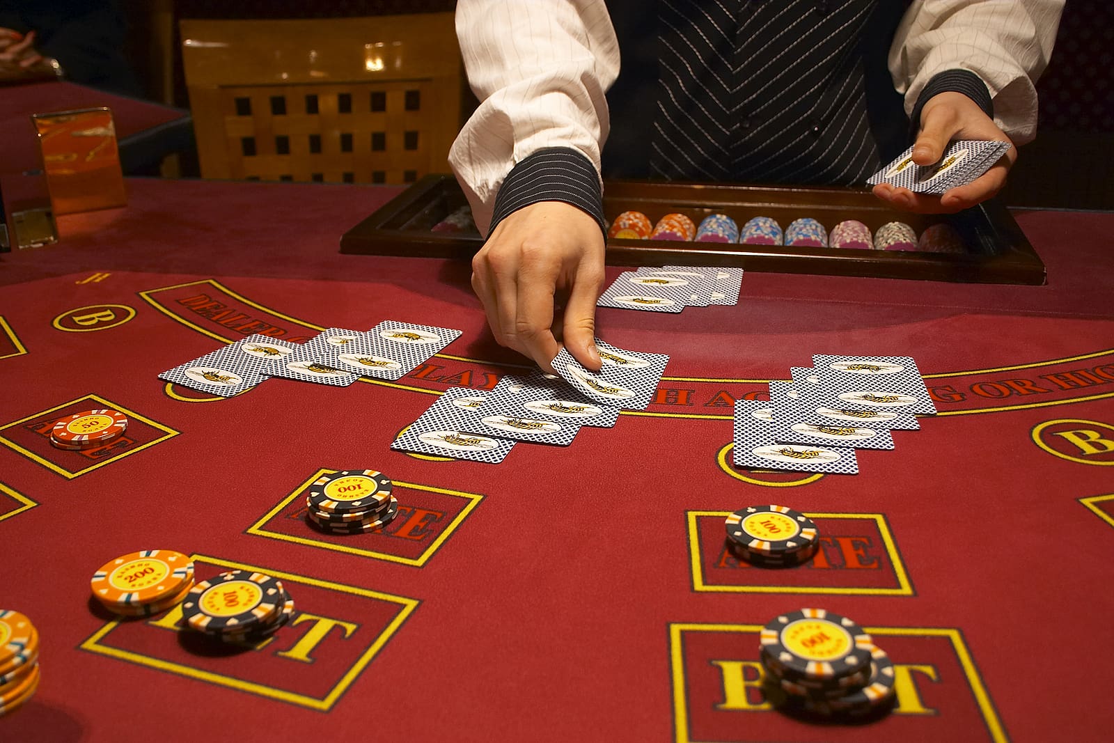 Live Dealer Blackjack: Real Casino Thrills from Your Screen