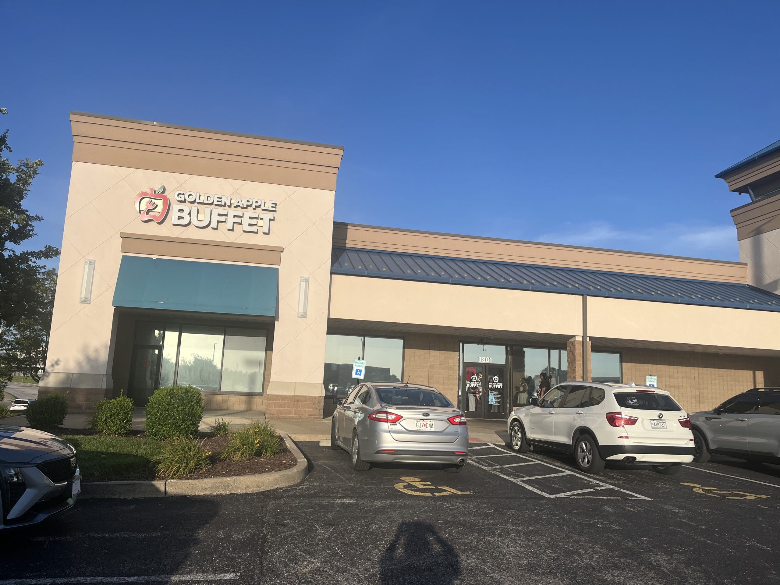 Golden Apple Buffet in St. Charles, MO - Buffet Revival