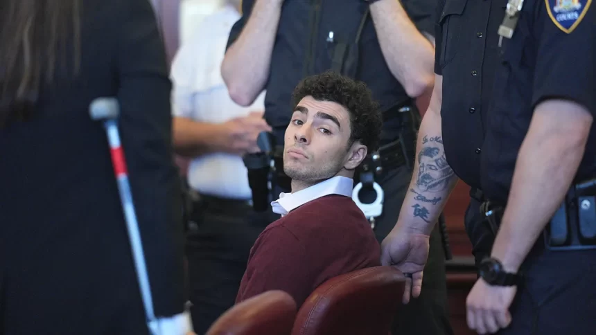 Luigi Mangione escapes federal death penalty in CEO slaying 1 luigi mangione nyc court arraignment pool 07