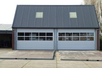 Common Garage Door Problems and How Melbourne Homeowners Can Fix Them