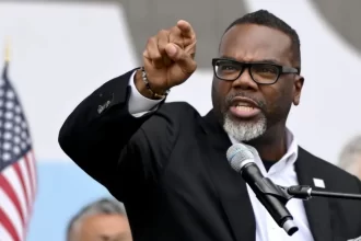 brandon johnson no kings rally chicago