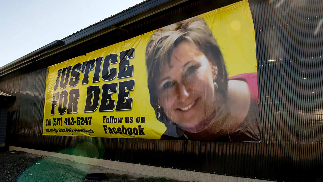 dee warner banner