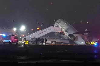 laguardia plane crash fire truck